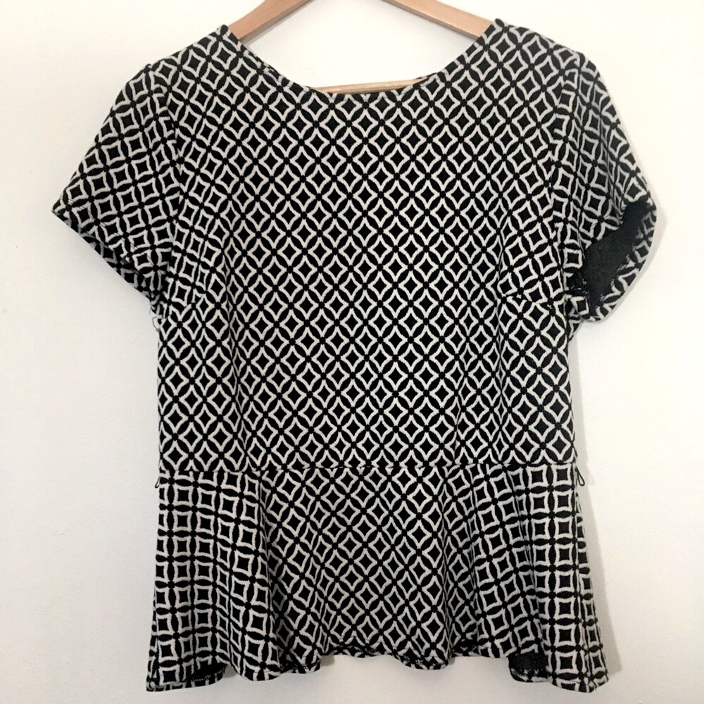 Roz & Ali Black & White Diamond Peplum Top Large